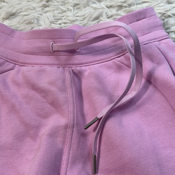 Lululemon Scuba High-Rise Short 5" Dahlia Mauve - Picture 2 of 8